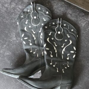 Dingo Black and Cream Heeled Boots